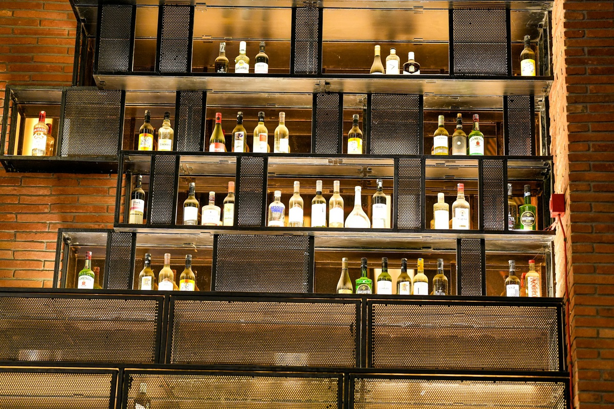 Szafka z alkoholami